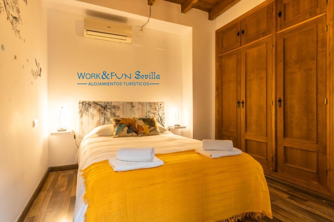 Patio Andaluz En Apartment Seville