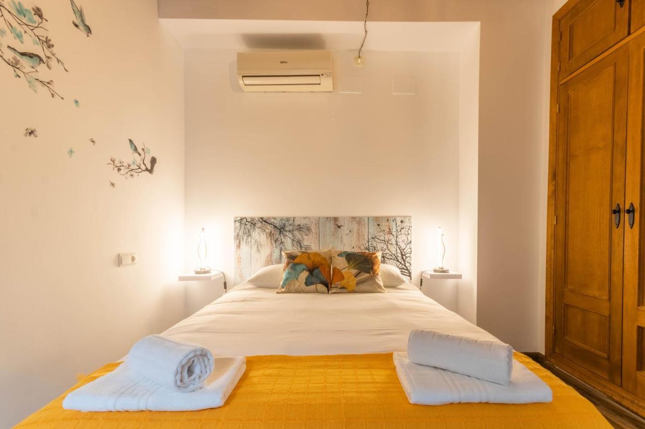 Patio Andaluz En Apartment Seville