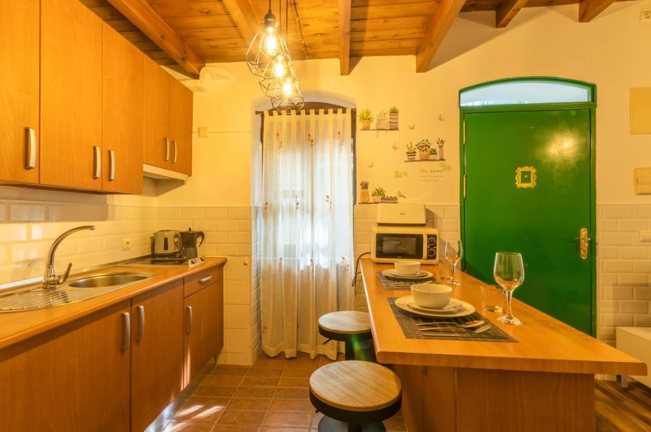 Patio Andaluz En Seville