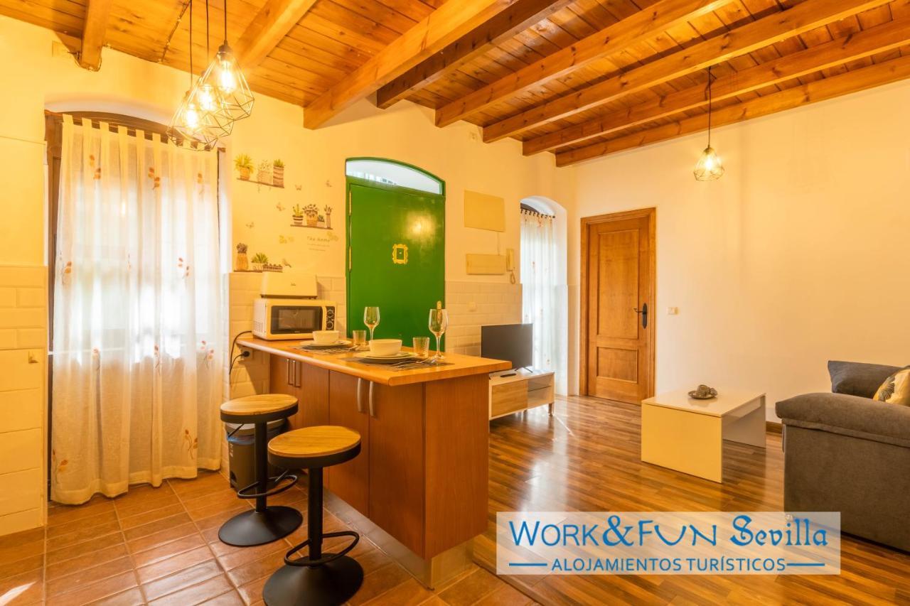 Patio Andaluz En Apartamento *